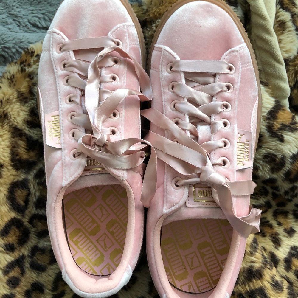 Bubblegum pink suede puma basket sneakers